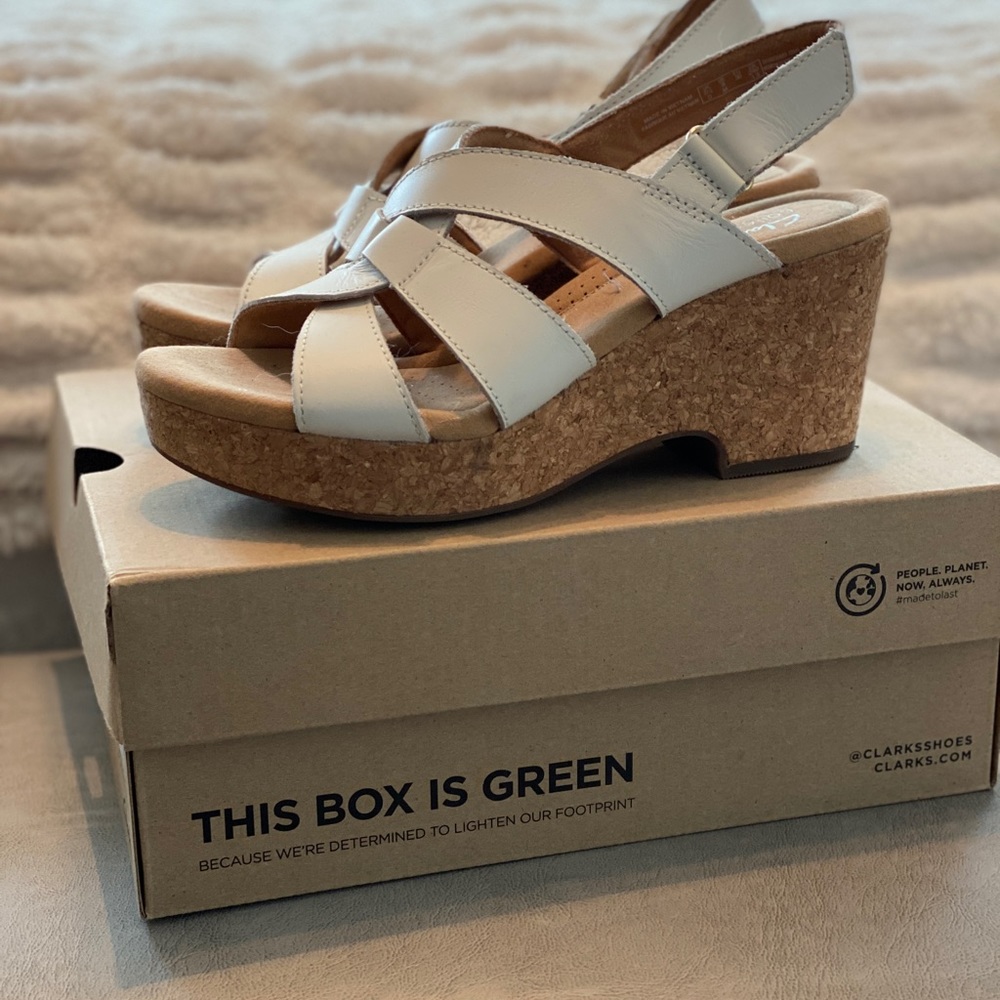 Clark’s Giselle Beach wedge size 8